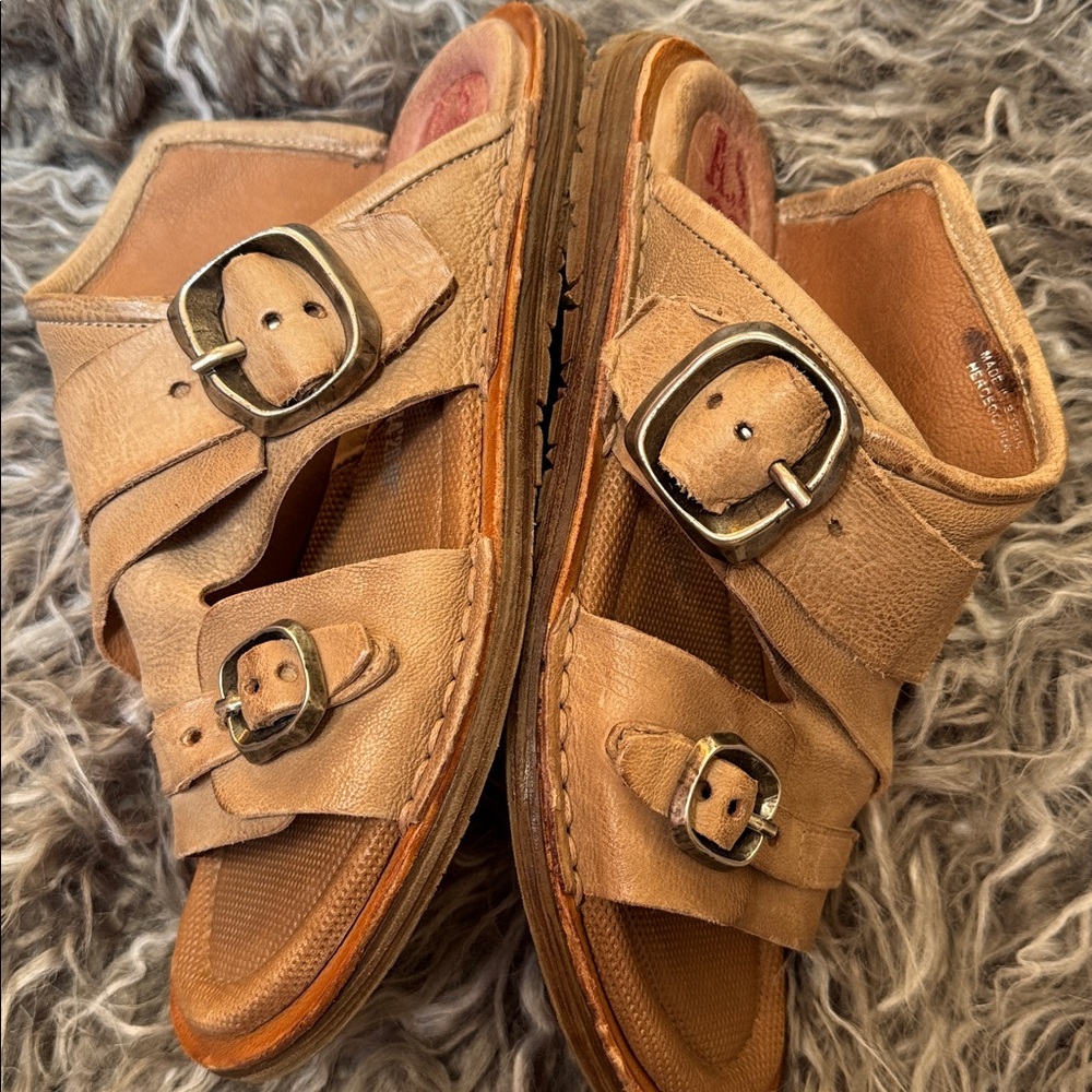 AS98 Buckle Leather Slides Distressed Taupe Sz 8 - Picture 5 of 9